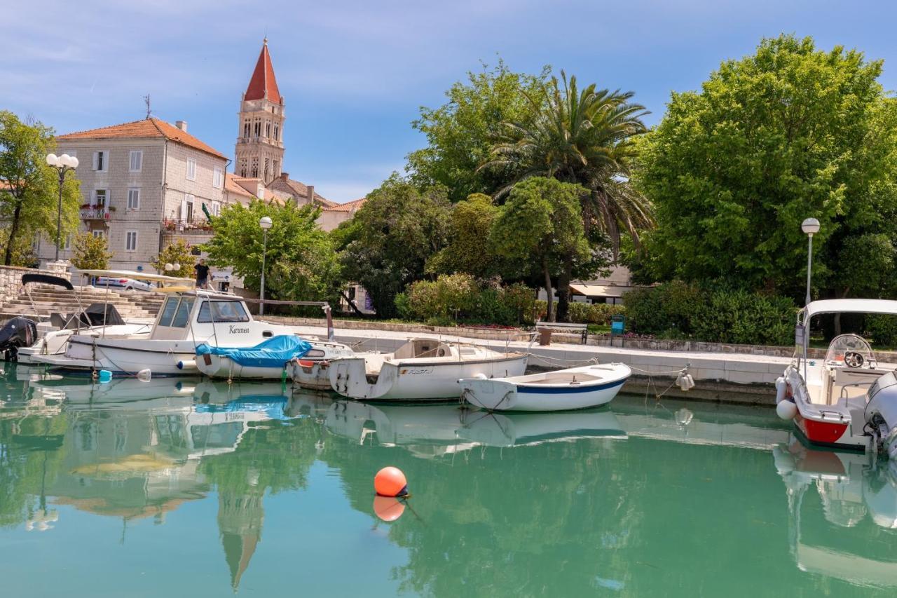 Apartments And Rooms Misic Trogir Exterior foto