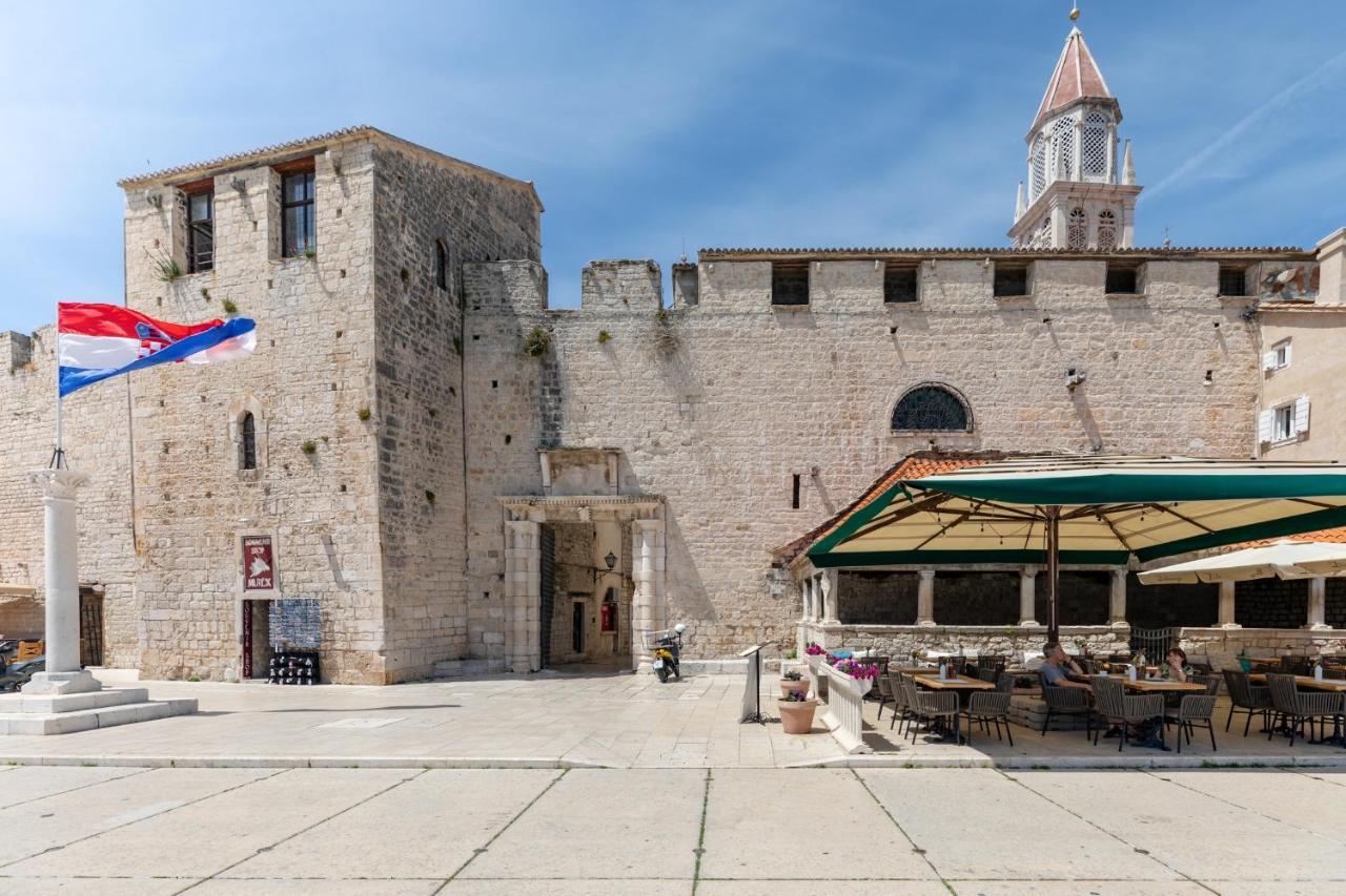 Apartments And Rooms Misic Trogir Exterior foto