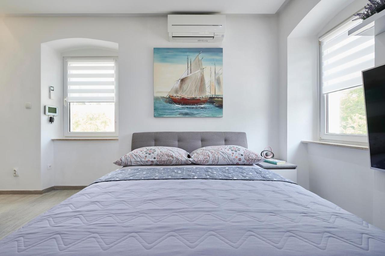 Apartments And Rooms Misic Trogir Exterior foto